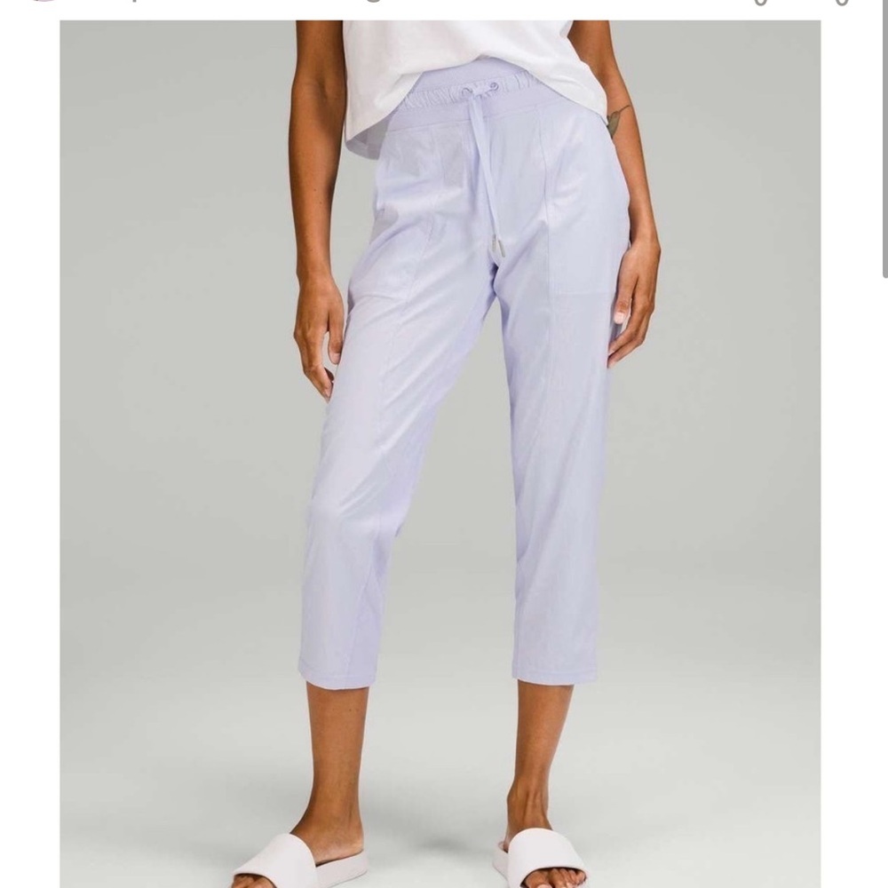 Lululemon dance studio Mid rise crop in lavender